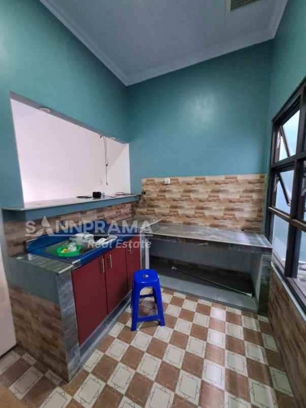 rumah 2 lantai ciganjur di dalam cluster fry