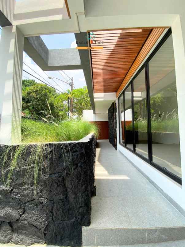 rumah 2 lantai dengan private pool di bintaro sektor 9