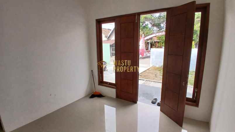 rumah 2 lantai siap huni 5 menit ke stipram