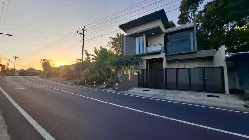 rumah 2 lantai tepi jalan besar di gito gati palagan