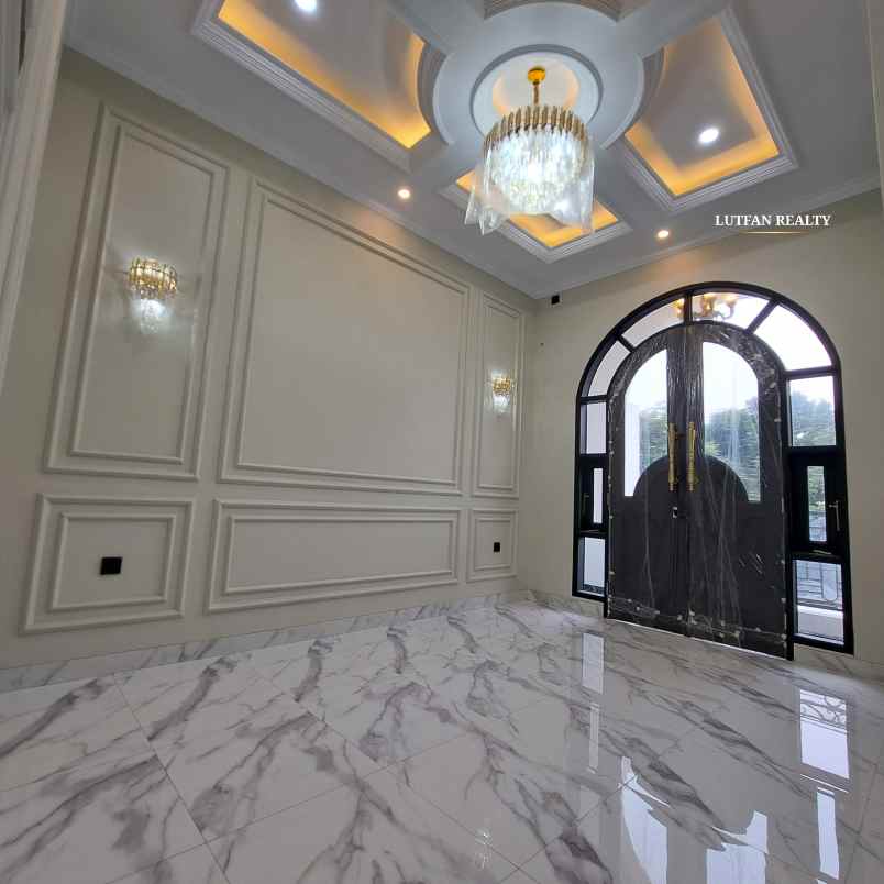 rumah 3 lantai dalam komplek dekat kampus istn