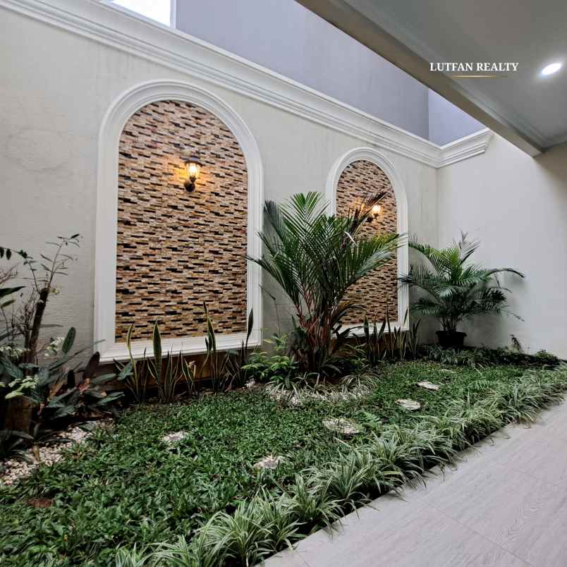 rumah 3 lantai dalam komplek dekat kampus istn