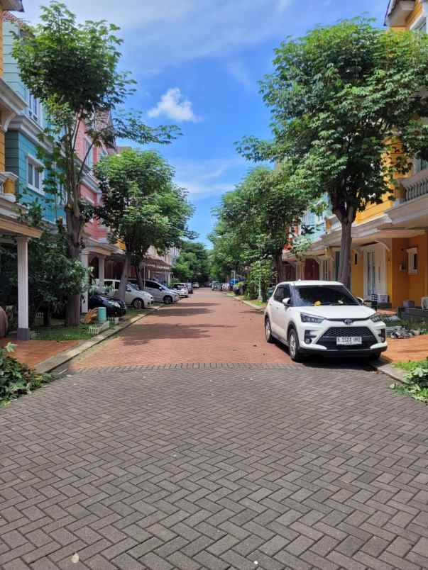 rumah 3 lantai di cluster omaha village gading serpong