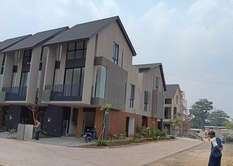 rumah 3 lantai lebak bulus jakarta selatan