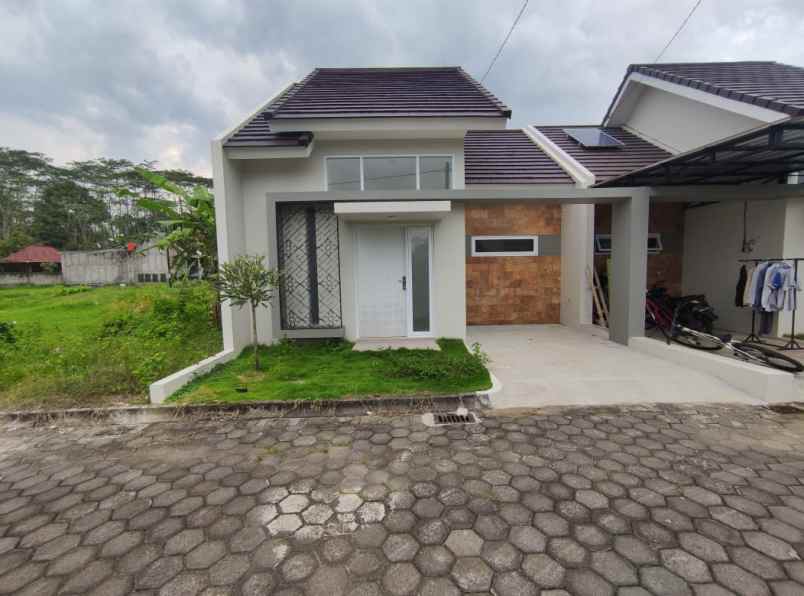 rumah baru 1 lantai one gate sistem di salaman