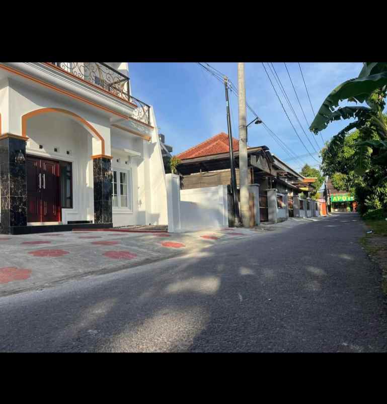 rumah baru 2 lantai banguntapan