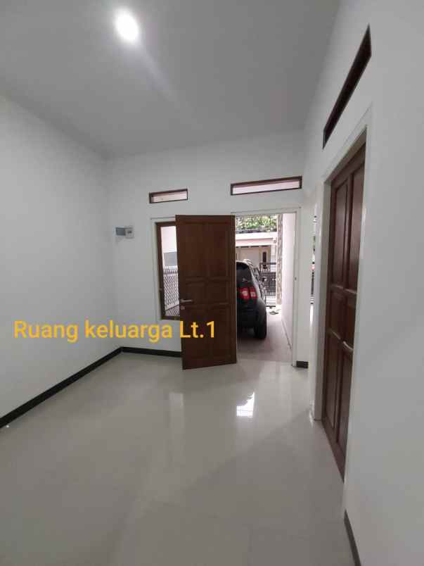 rumah baru 2 lantai bintara bekasi barat