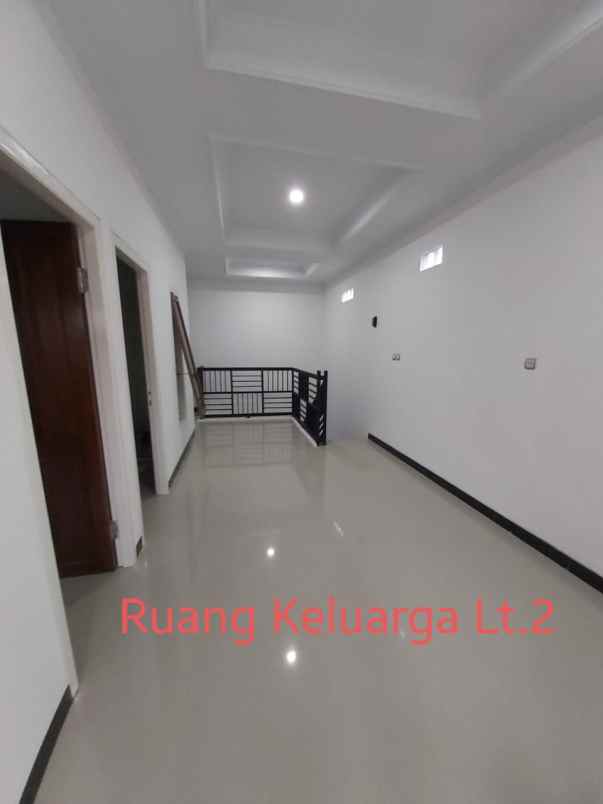 rumah baru 2 lantai bintara bekasi barat