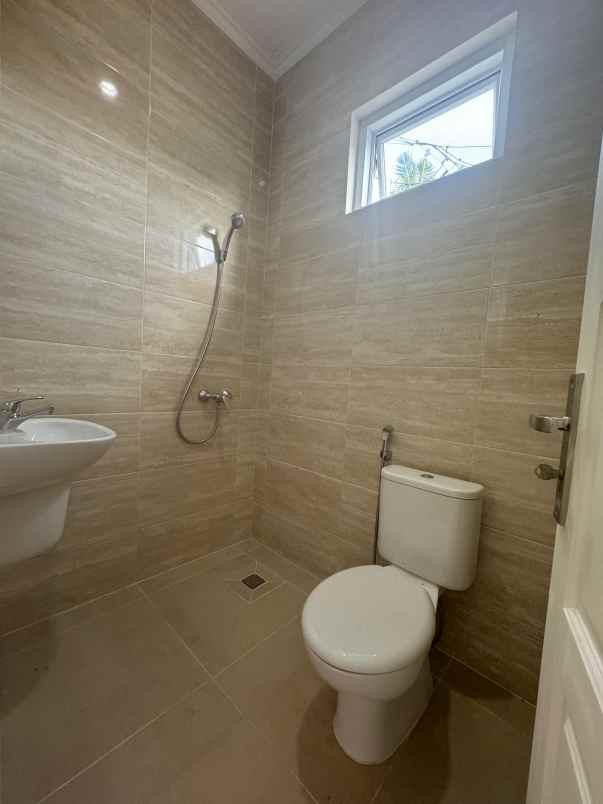 rumah baru kawasan cinere dekat rs puri cinere