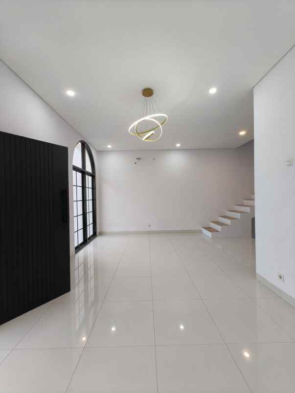 rumah baru lokasi strategis di jatinegara jaktim