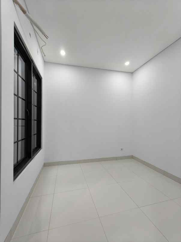 rumah baru lokasi strategis di jatinegara jaktim