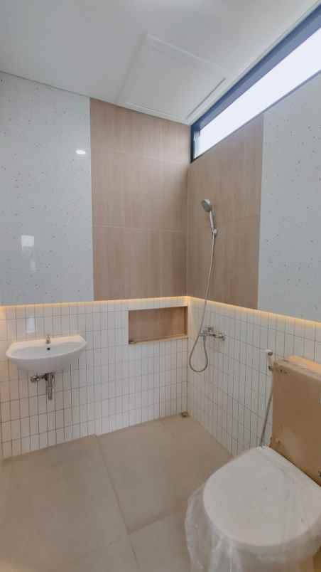 rumah baru modern di nusaloka bsd lt 98 lb 133 rp 2 4m