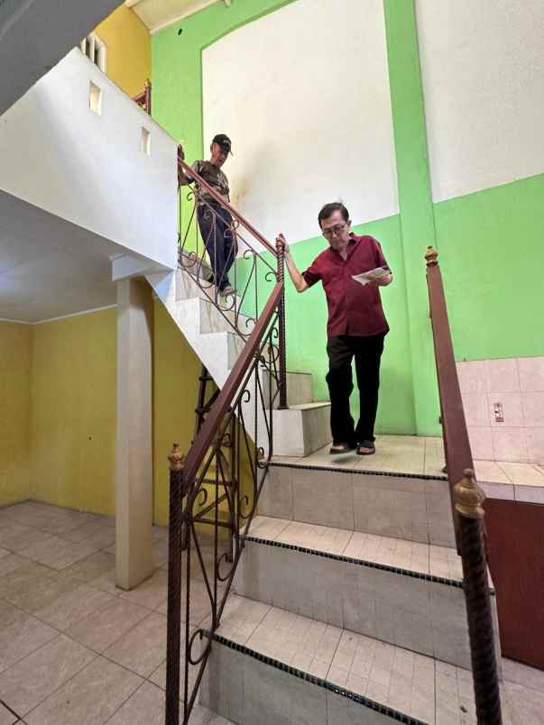 rumah bu 2 lt berawning di taman harapan baru bekasi