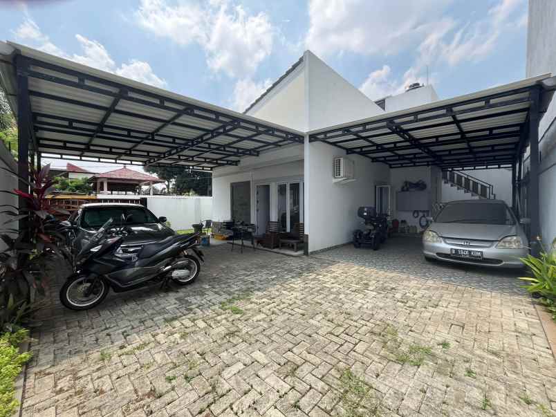 rumah carpot bisa 5 mobil di grand galaxy city