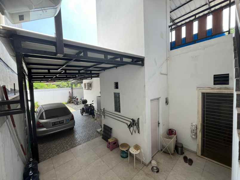 rumah carpot bisa 5 mobil di grand galaxy city