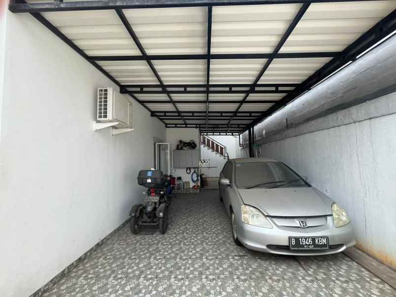 rumah carpot bisa 5 mobil di grand galaxy city