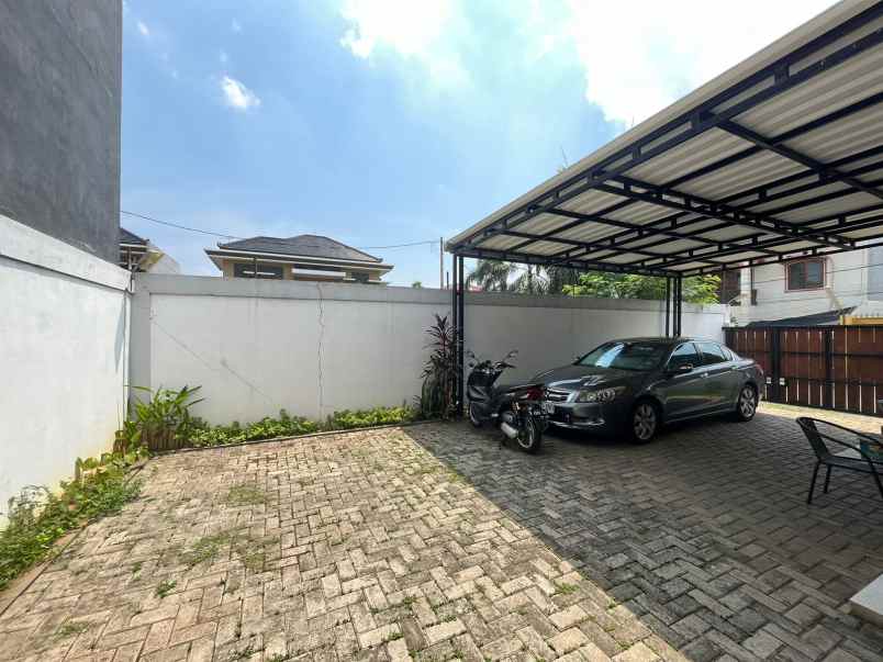 rumah carpot bisa 5 mobil di grand galaxy city