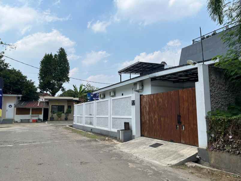 rumah carpot bisa 5 mobil di grand galaxy city