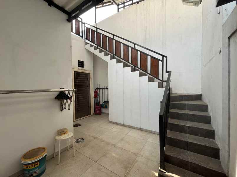 rumah carpot bisa 5 mobil di grand galaxy city