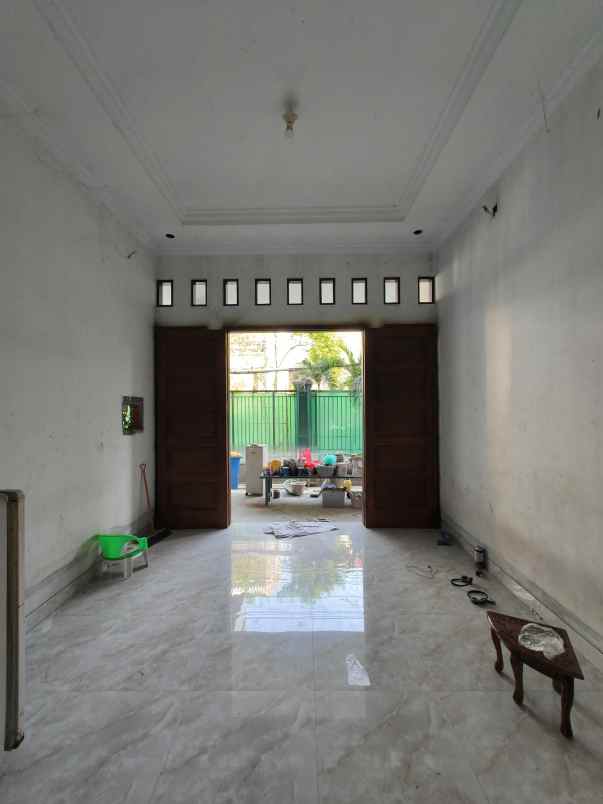 rumah dalam tahap renovasi di duren sawit