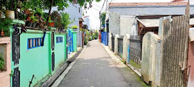 rumah dijual dengan tanah yang luas