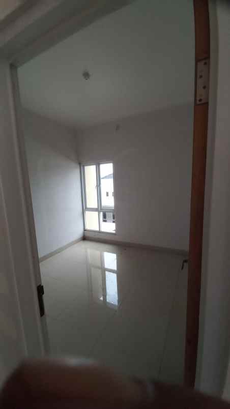 rumah dua lantai di kota bekasi