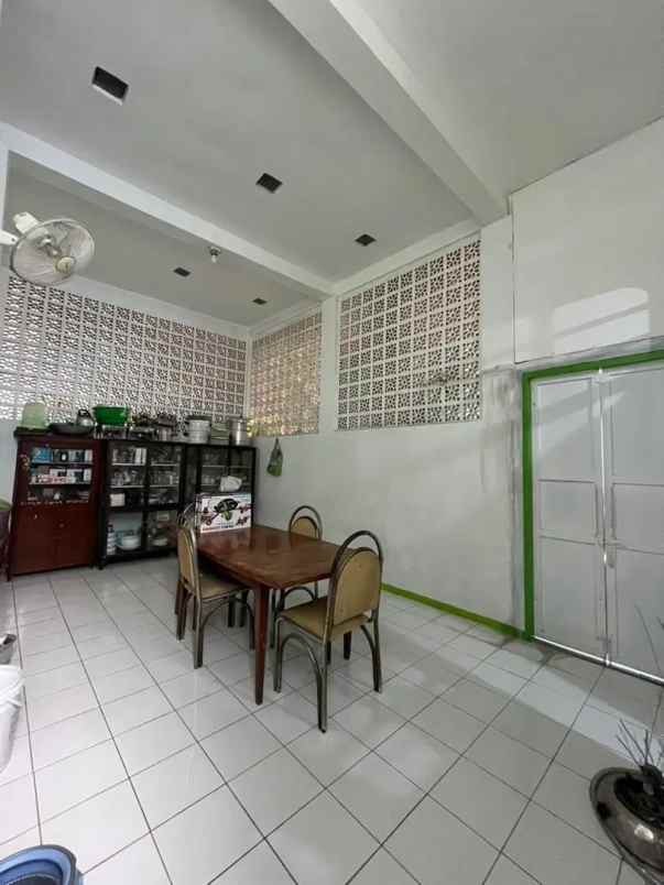 rumah hook area munjul 55 meter ke jln raya munjul