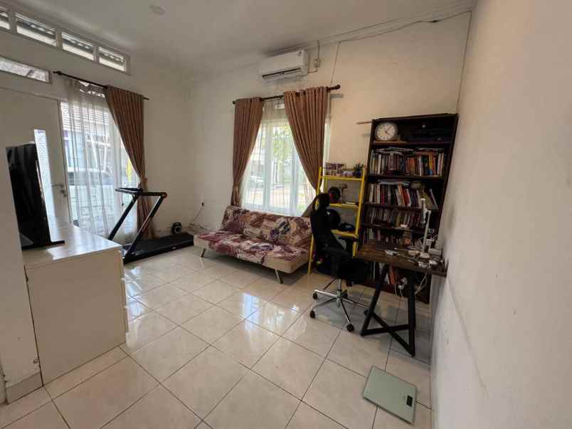 rumah hook strategis di bintaro jkt selatan