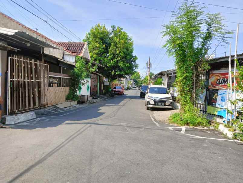 rumah hook tengah kota tirtoyoso semarang timur