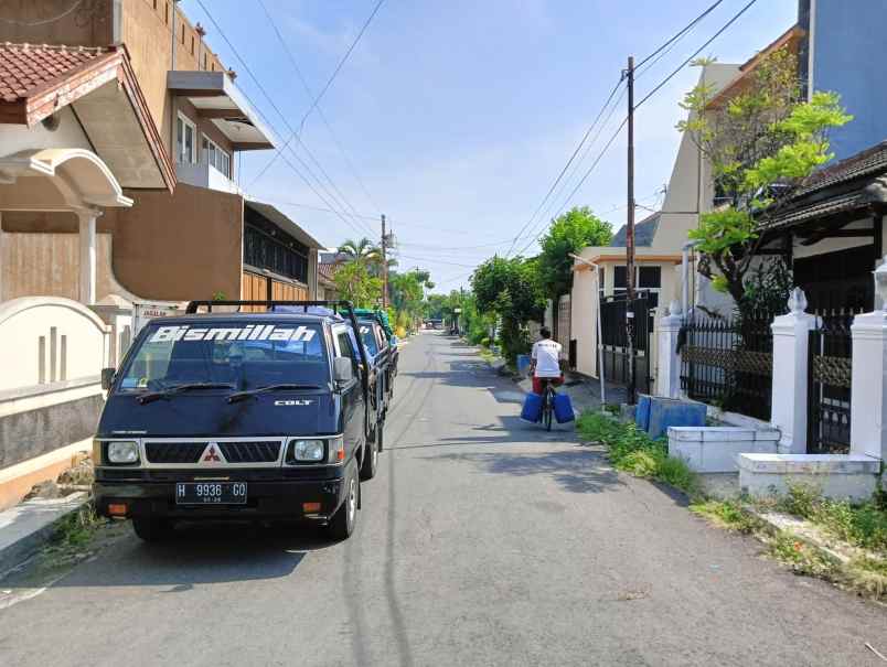 rumah hook tengah kota tirtoyoso semarang timur