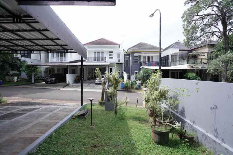 rumah jl legenda wisata gn putri