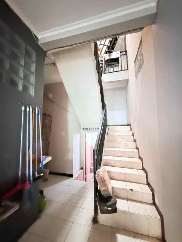 rumah kost dua lantai sarijadi kota bandung