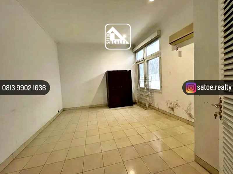 rumah lama di jl cipaku petogogan kebayoran baru