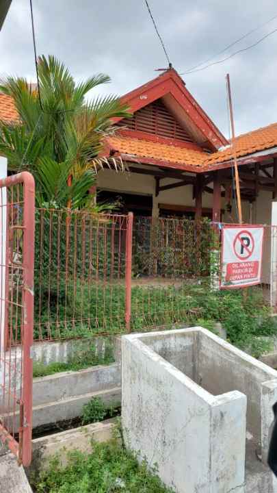 rumah luas terawat secondary di nginden intan