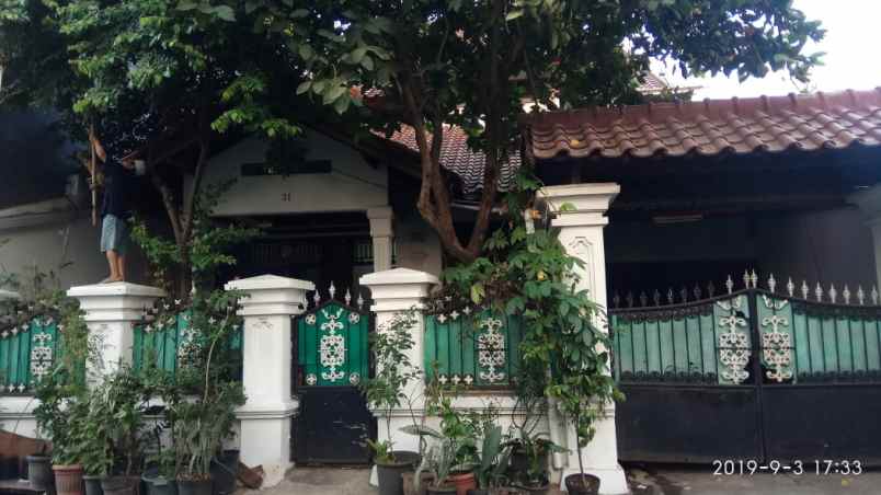 rumah masuk komplek 600 meter ke jln raya pasar minggu