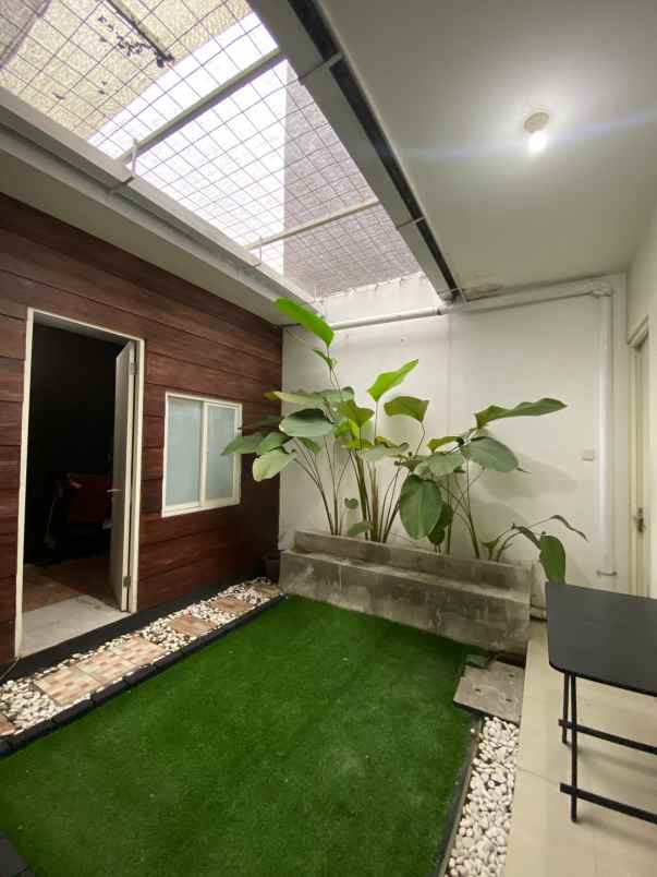 rumah mewah 1 8m an nego aja di surabaya barat