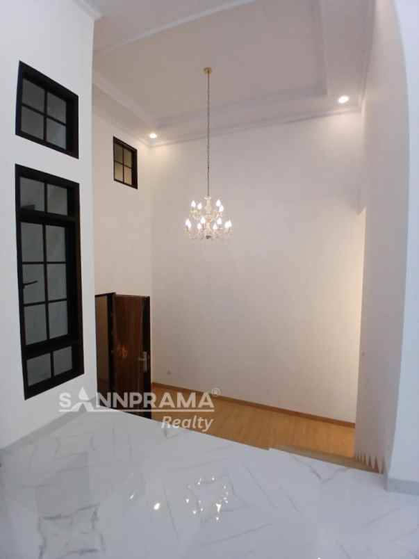 rumah mewah 2 5 lantai strategis di mampang depok iml