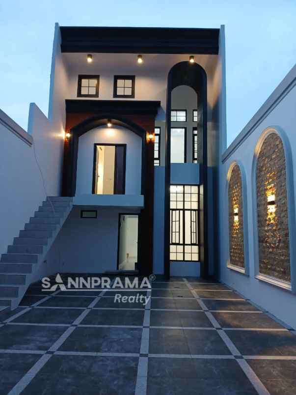 rumah mewah 2 5 lantai strategis di mampang depok iml