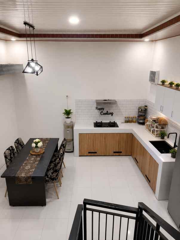 rumah modern 2 lantai siap huni
