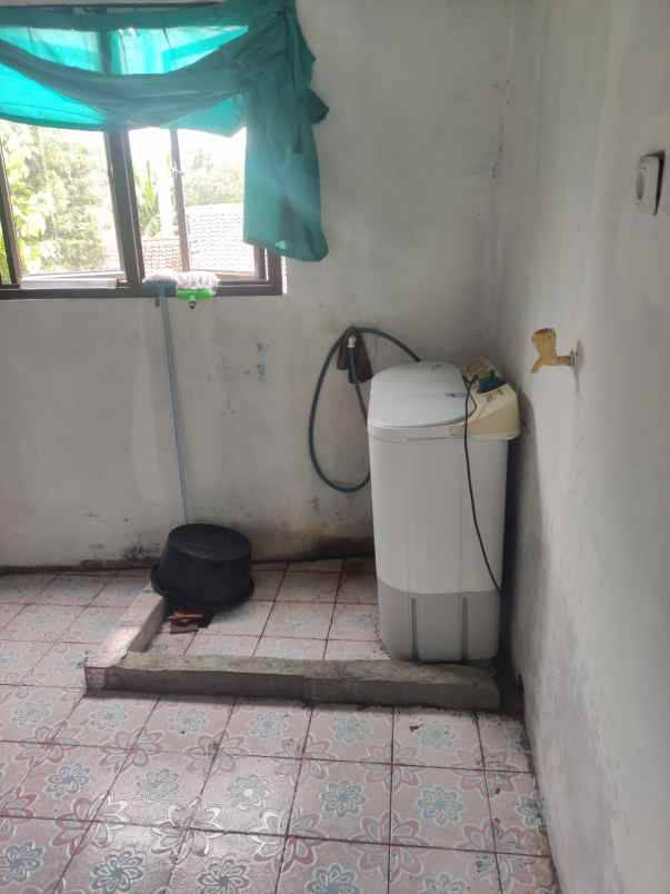 rumah modern 2 lantai siap huni