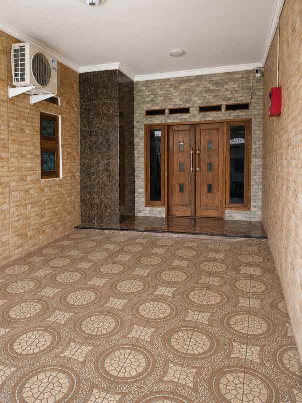 rumah modern 2 lantai siap huni