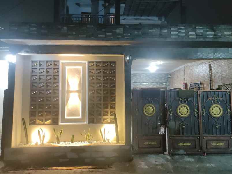 rumah modern 2 lantai siap huni