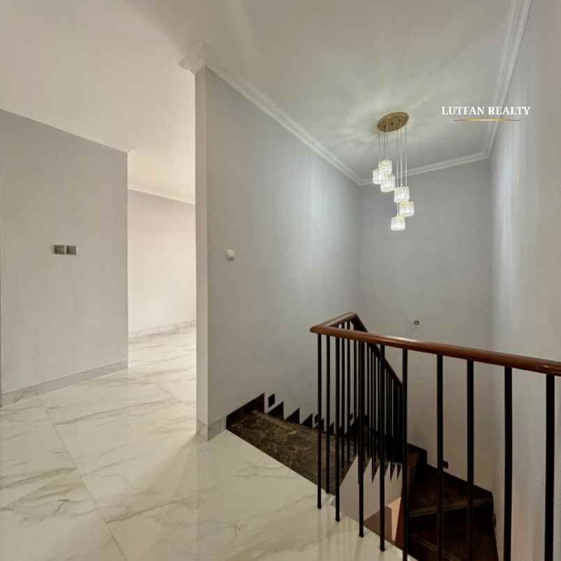 rumah modern classic jagakarsa dekat tol andara