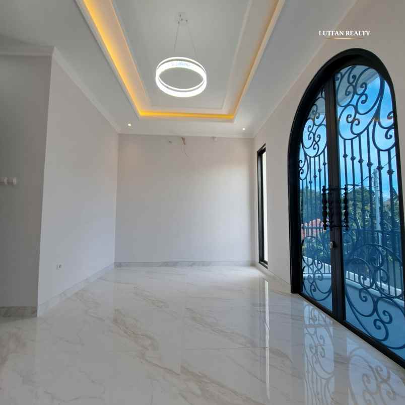 rumah modern classic jagakarsa dekat tol andara