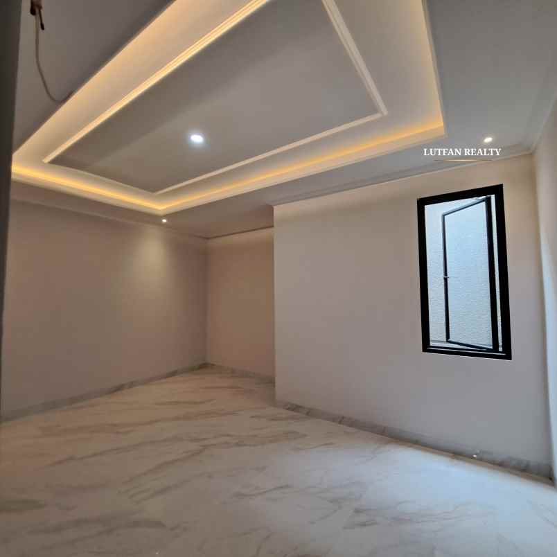 rumah modern classic jagakarsa dekat tol andara