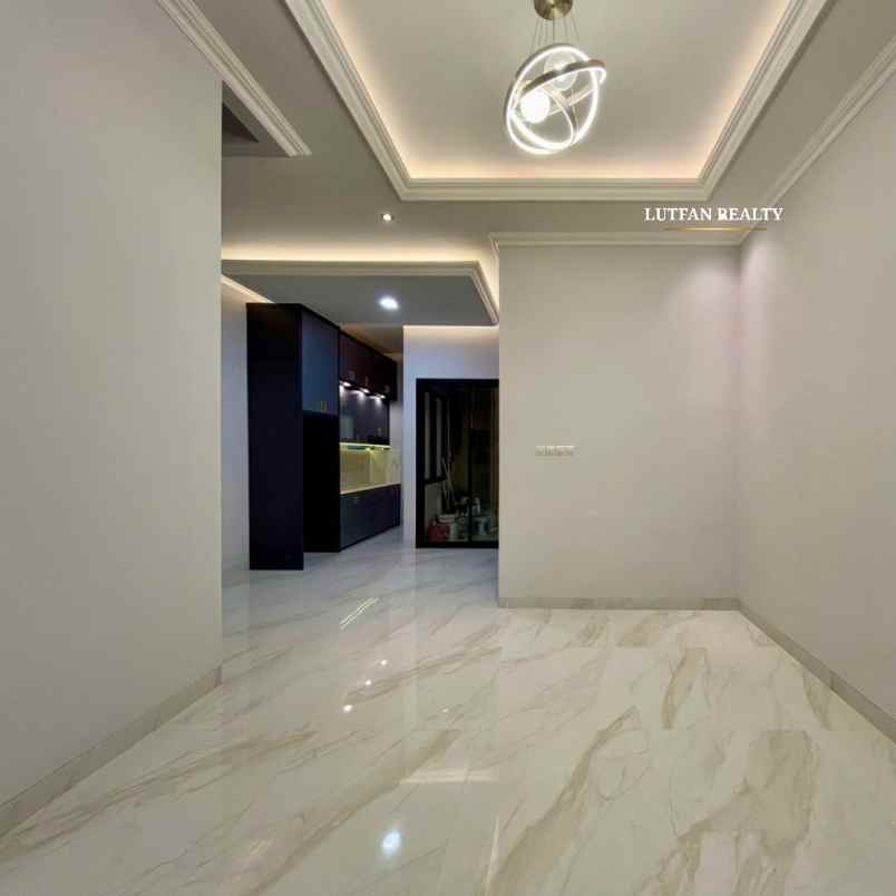 rumah modern classic jagakarsa dekat tol andara