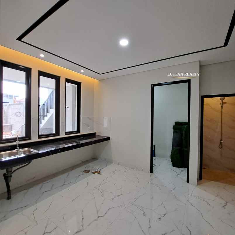 rumah modern kontemporer jagakarsa