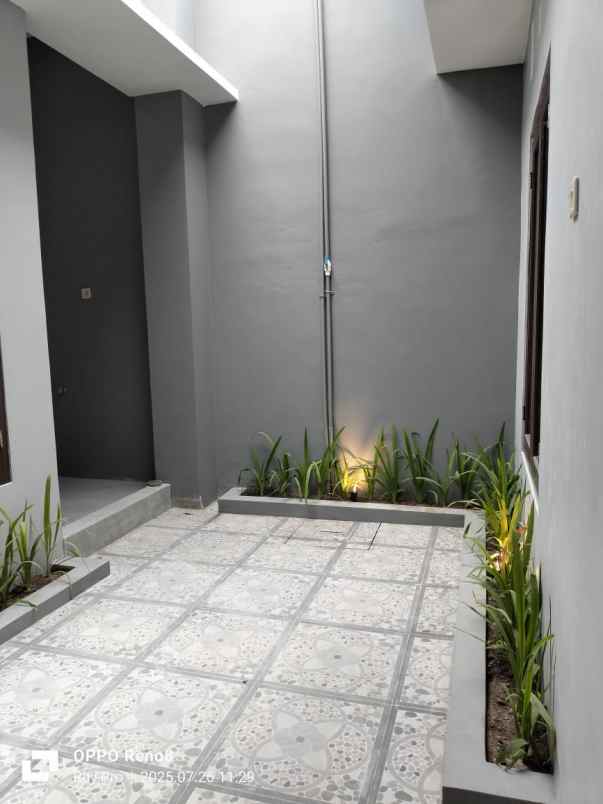 rumah modern limasan dekat sd model sleman