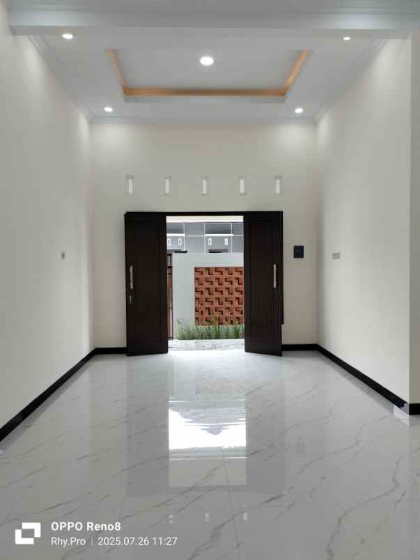 rumah modern limasan dekat sd model sleman