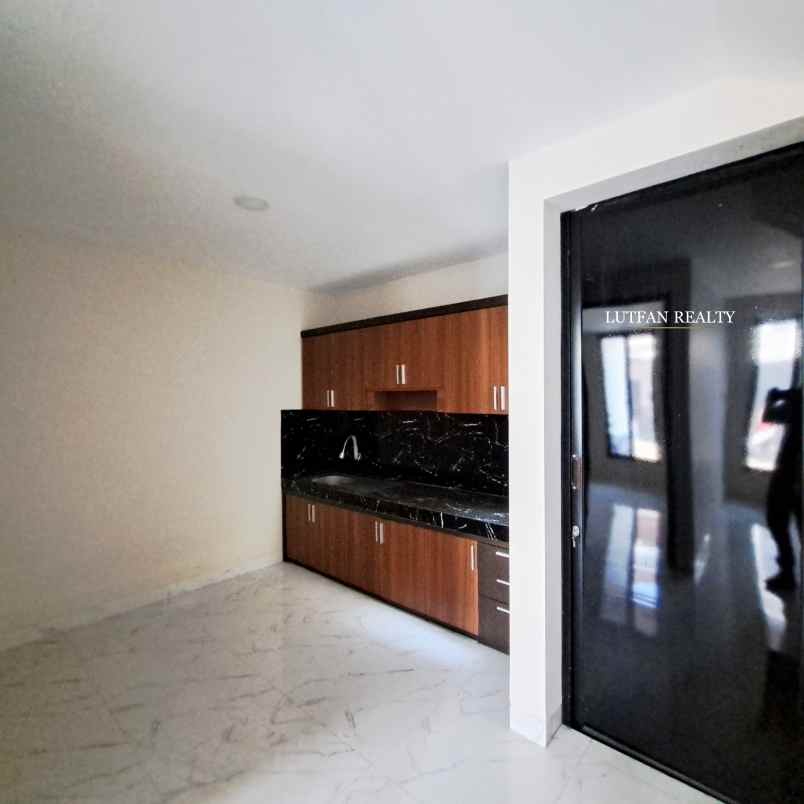 rumah modern minimalis dalam komplek